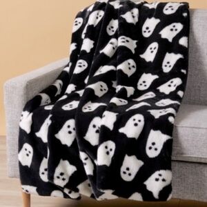 NEW NWT Storehouse GHOST Blanket Black White Faux Fur Halloween Soft Cozy Plush